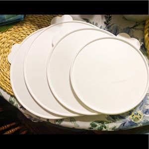Brand new Tupperware seals for 4-piece Thatsa Bowl set!